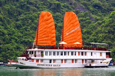 02 NIGHTS IN DELUXE ROOM & 1 NIGHT ON INDOCHINA SAILS LUXURY JUNK (4 DAY 3 NIGHT) 