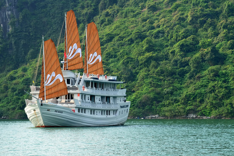LUXURY RETREAT PACKAGE WITH PARADISE CRUISE***** Super hot deal (4 DAY 3 NIGHT) 