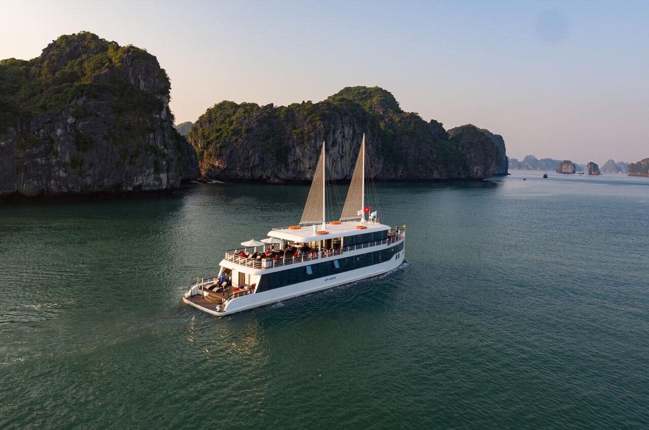 LAN HA BAY LUXURY TOUR (1 DAY)