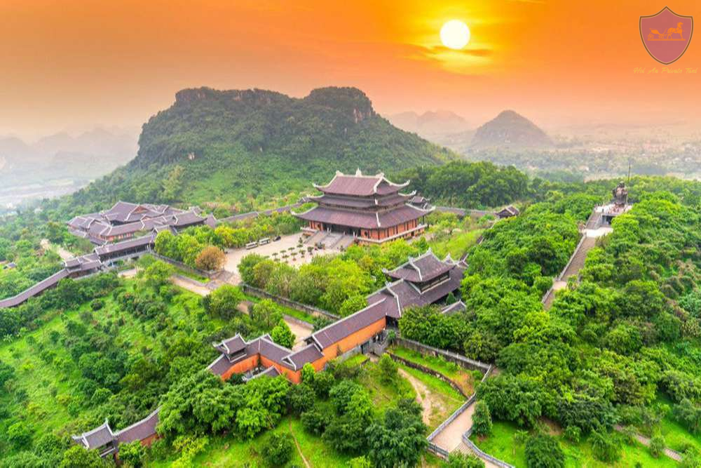 BAI DINH PAGODA - TRANG AN - HANG MUA (DELUXE GROUP TOUR)